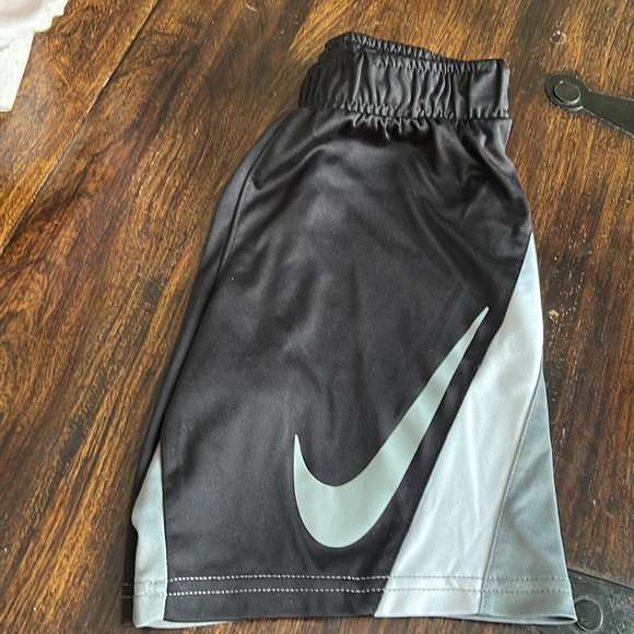 Nike Boys Shorts - Picture 3 of 4